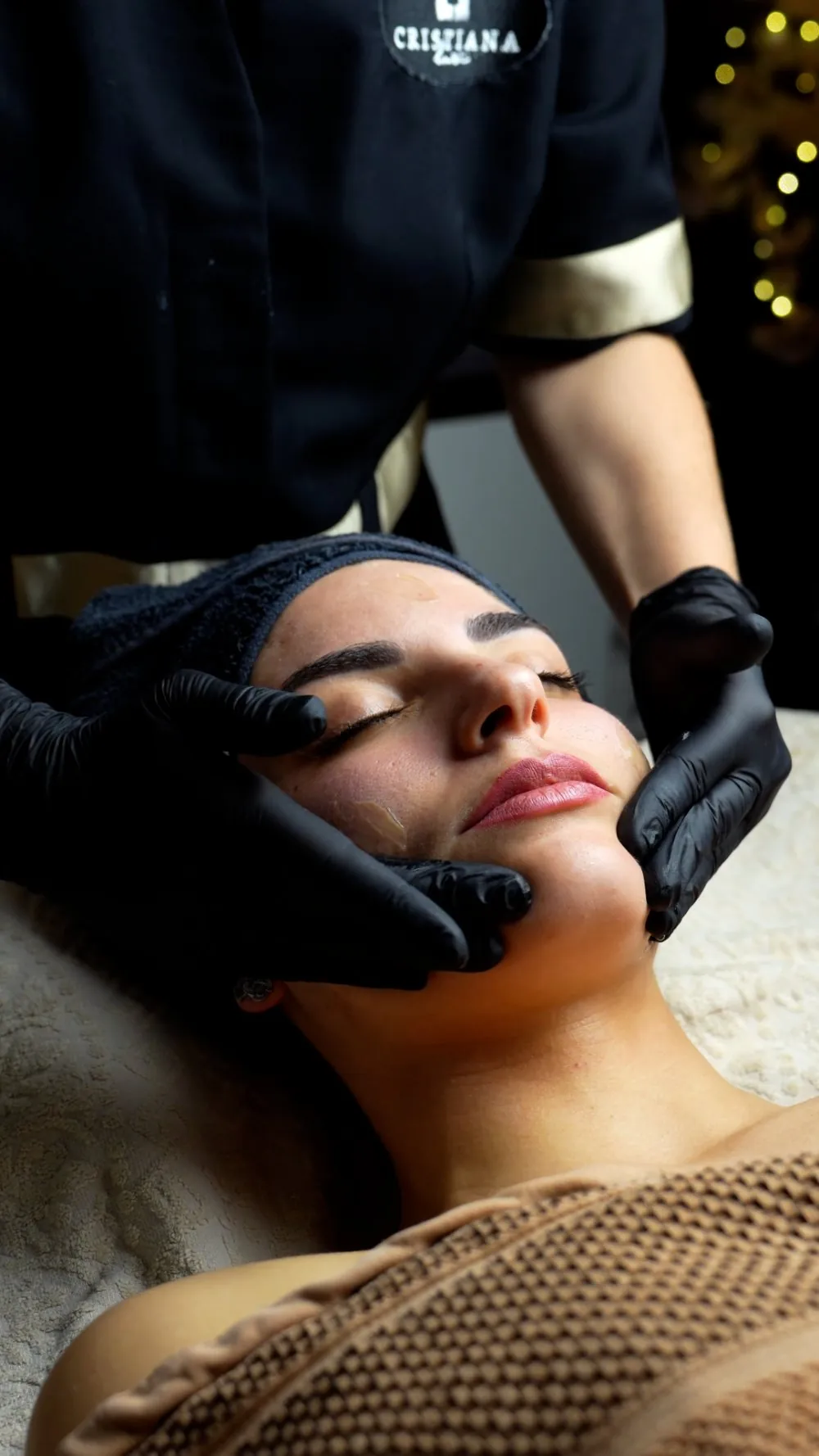 Trattamento viso con manualità anti-age